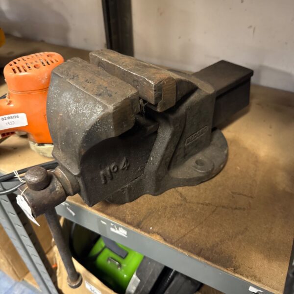 Vintage Record No.4 bench vice for metalworking and workshop use.
