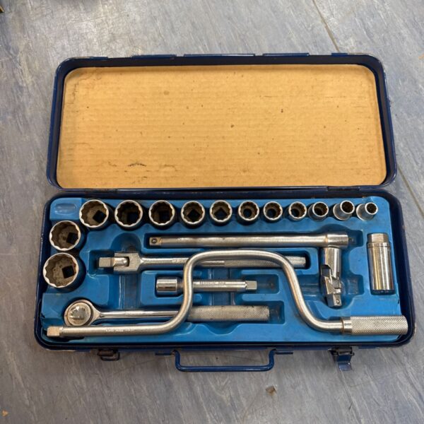 Vintage Renshaw socket set open in its case.