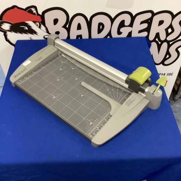 Rexel Smart Cut A525 Pro paper cutter for accurate paper trimming.