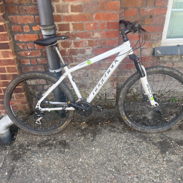 White Ridgeback Terrain X5 mountain bike with disc brakes.