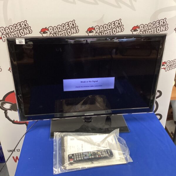 Samsung 32 inch LED TV model UE32D5520 in used condition.