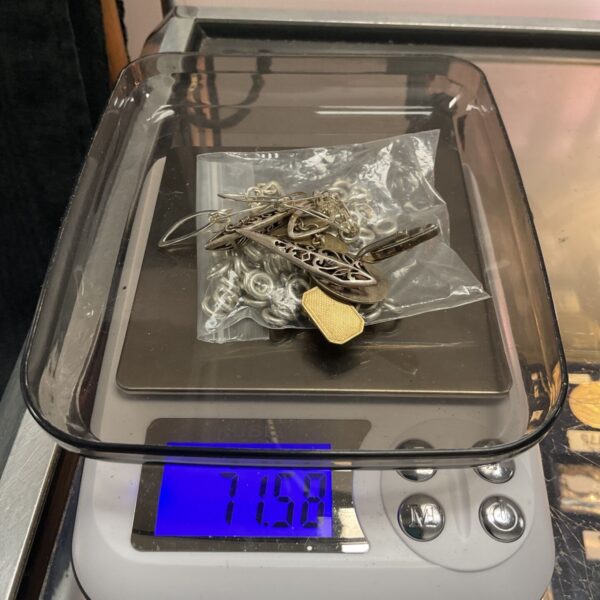 71.6g lot of scrap silver components and chain links.