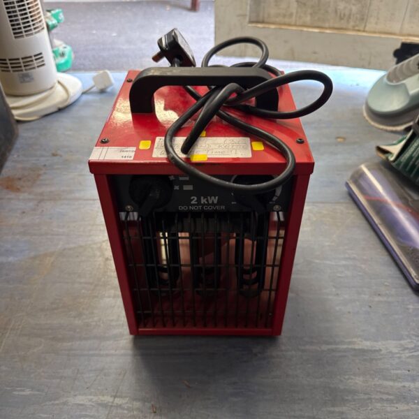 Used Sealey 2kw workshop fan heater for garage or workshop.