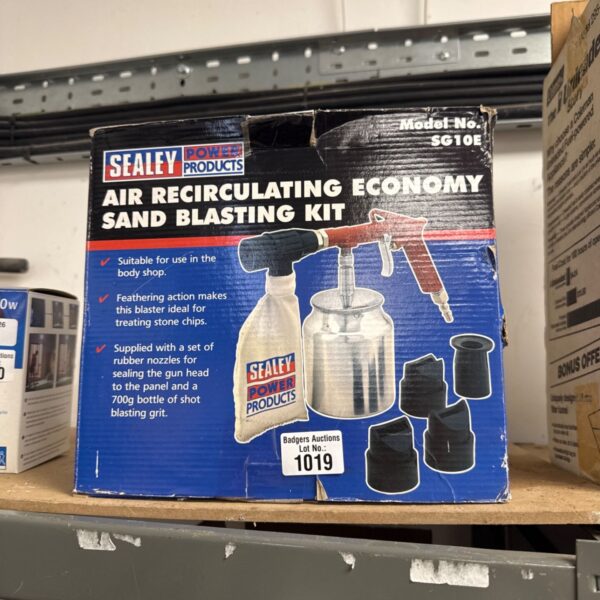 Sealey SG10E air recirculating sand blasting kit in used condition.