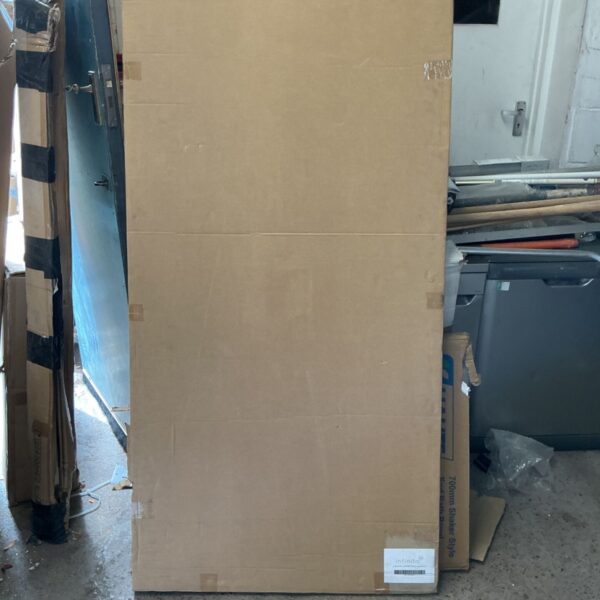 Large 1800x900mm acrylic shower tray with a central drain.