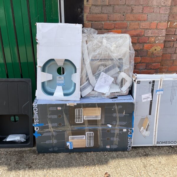 Job lot of sinks from a B&Q return pallet, various sizes.