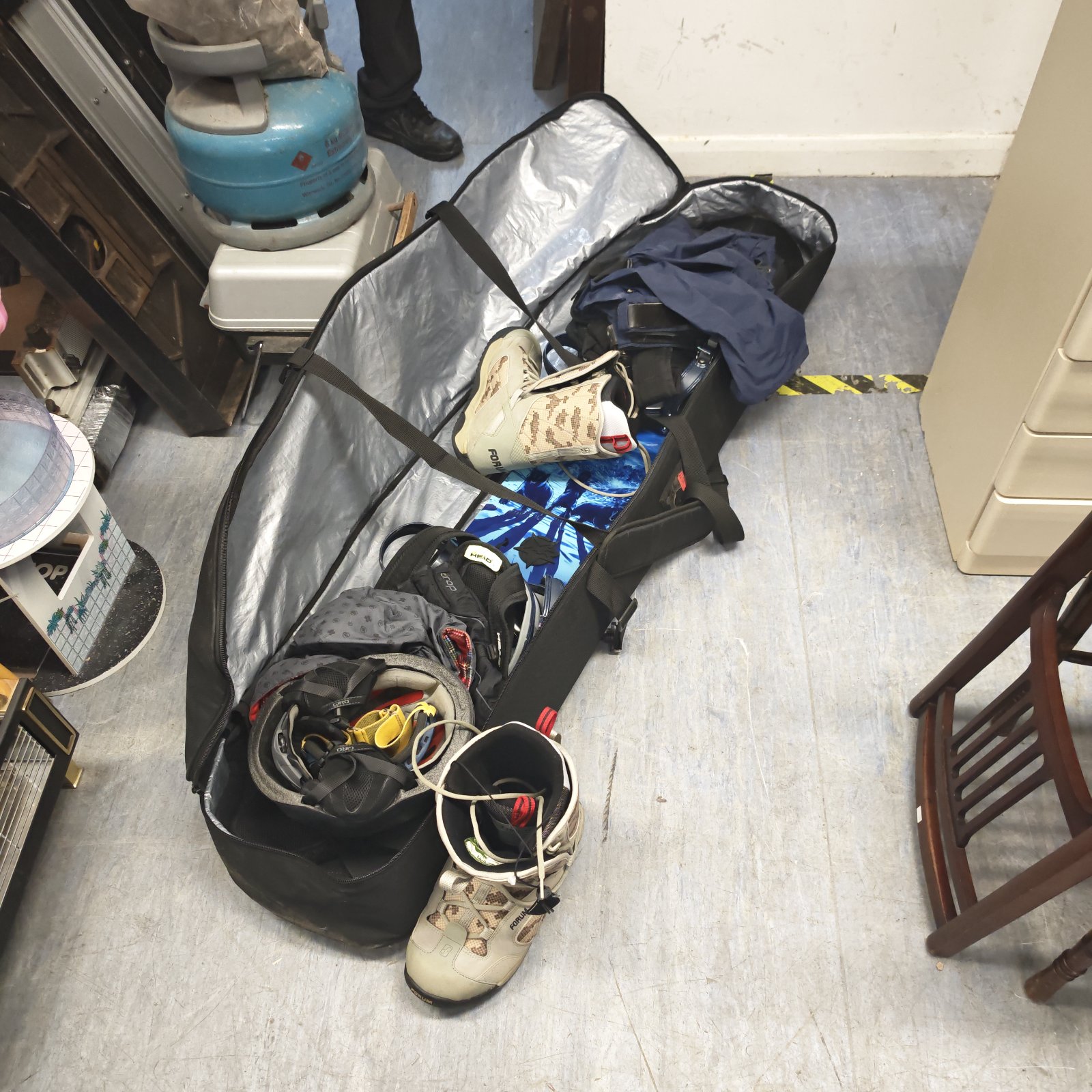 Adult snowboard bundle with Forum boots and bindings.