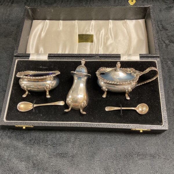 Antique sterling silver cruet set in a fitted box.