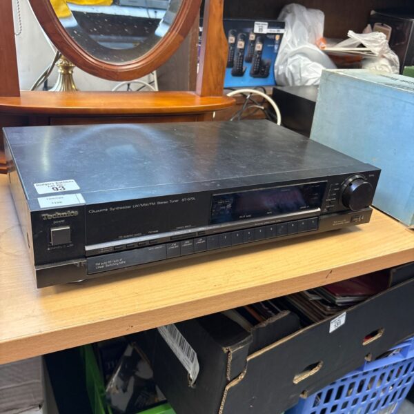Vintage Technics ST-G70L stereo tuner with digital display.