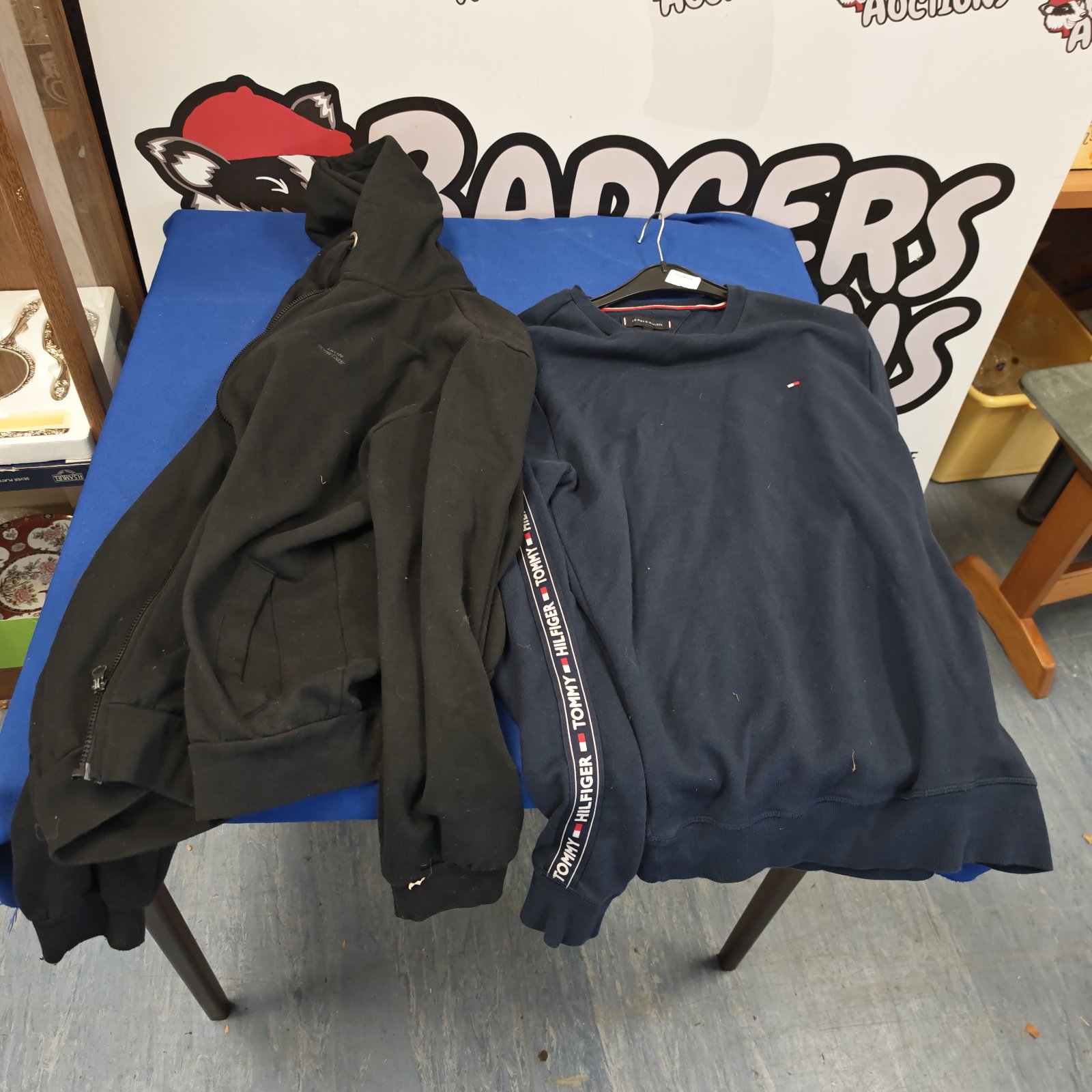 Tommy Hilfiger jumper and Iron Mountain hoodie XL, pre-owned menswear.