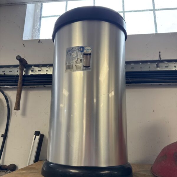 Grey Tontarelli Moda 42L plastic touch bin for kitchen use.