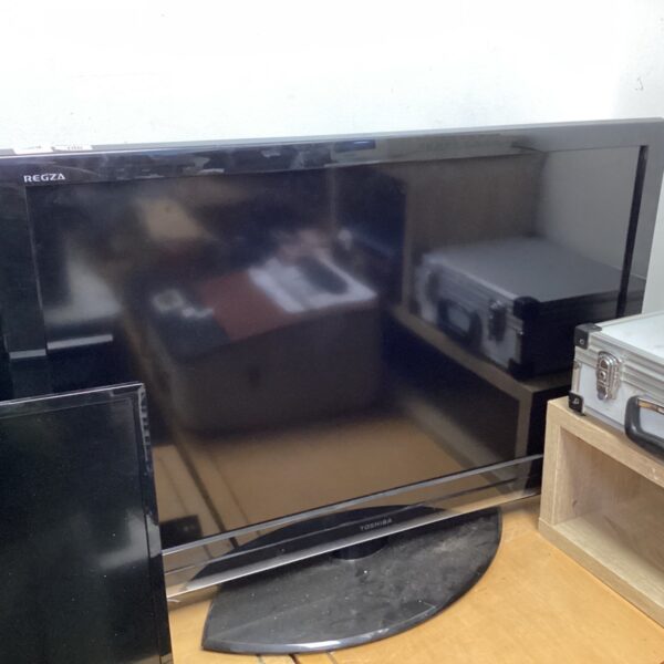 Toshiba Regza 40 inch flatscreen TV on a stand.