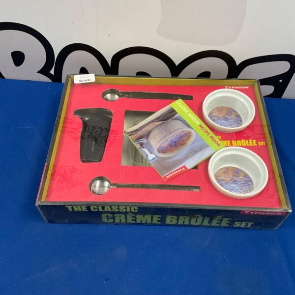 Typhoon Classic Crème Brûlée set with torch and ramekins.