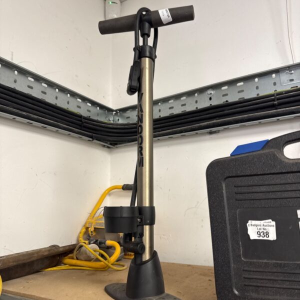Vintage Vandorm stirrup bicycle tyre pump in used condition.
