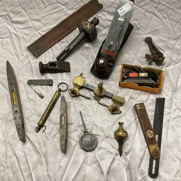 Vintage carpenter's tools lot including a Stanley No4 plane.