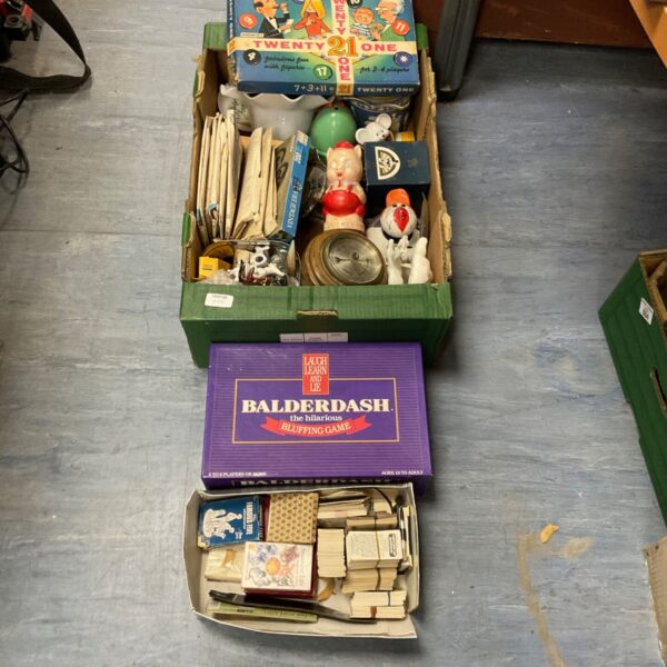 Vintage lot of games and tea cards for collectors.