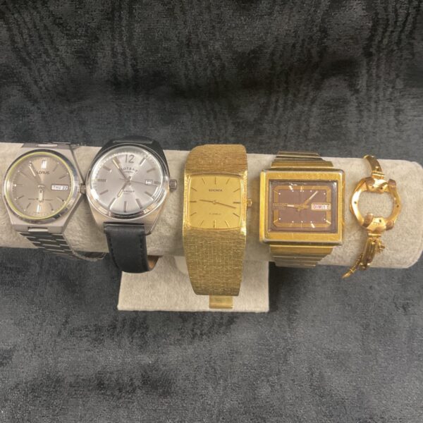 Vintage lot of four gents watches including Seiko.