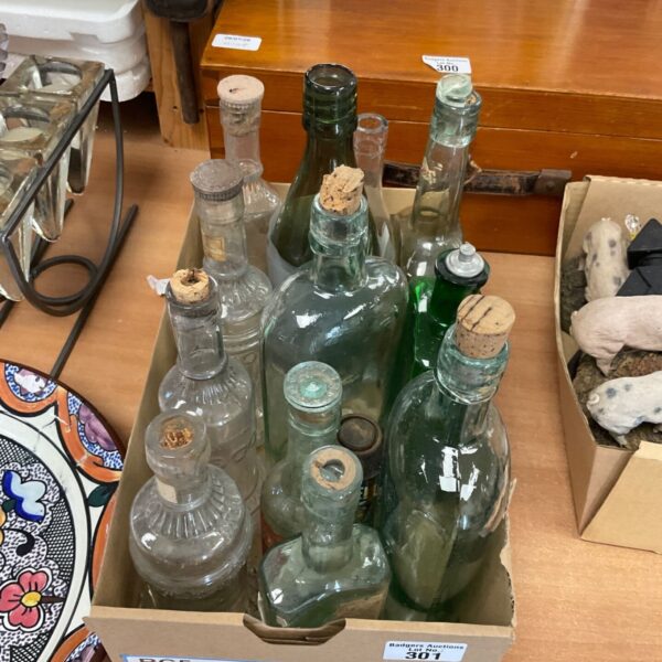 Mixed lot of vintage glass bottles for collectors.