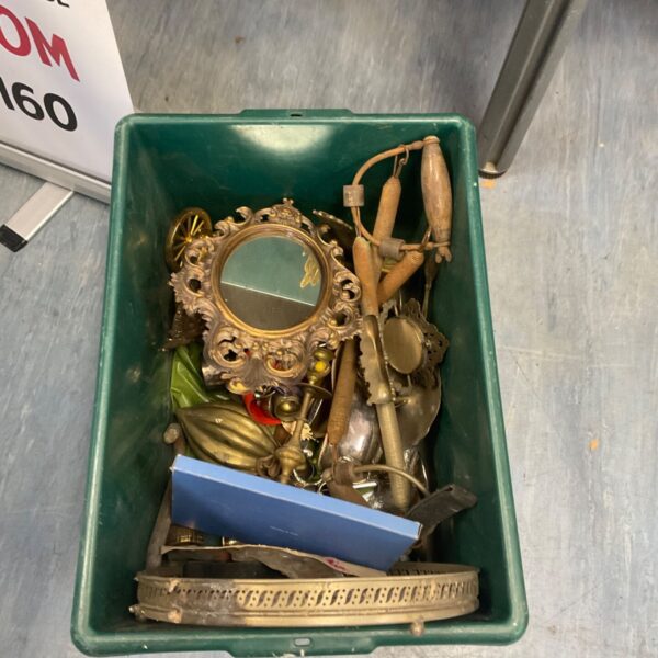 Vintage metalware lot including a chest expander and ornaments.