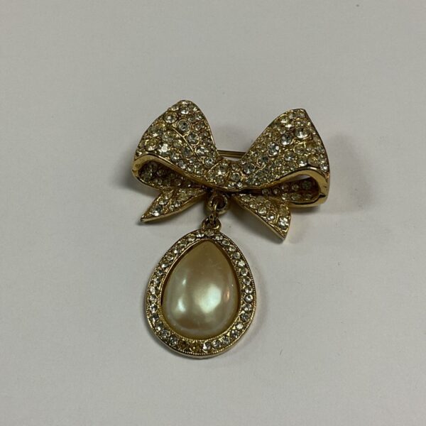 Vintage pearl teardrop bow brooch with rhinestones.