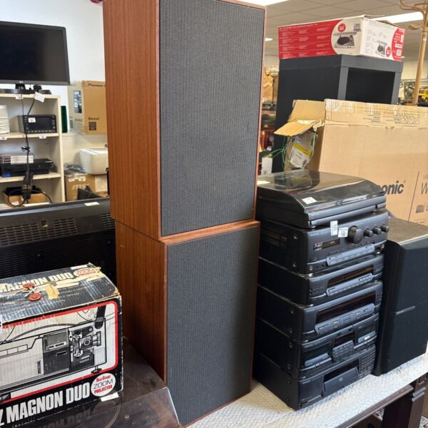 Vintage Pioneer speakers, a pair of retro bookshelf speakers.