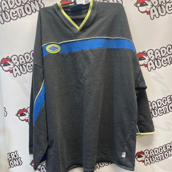 Vintage Umbro medium size jersey, classic 90s football shirt.