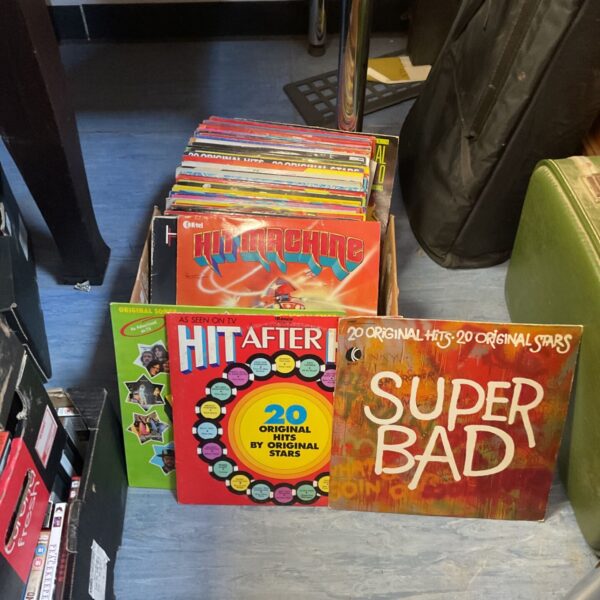 Mixed lot of vintage vinyl records for music collectors.