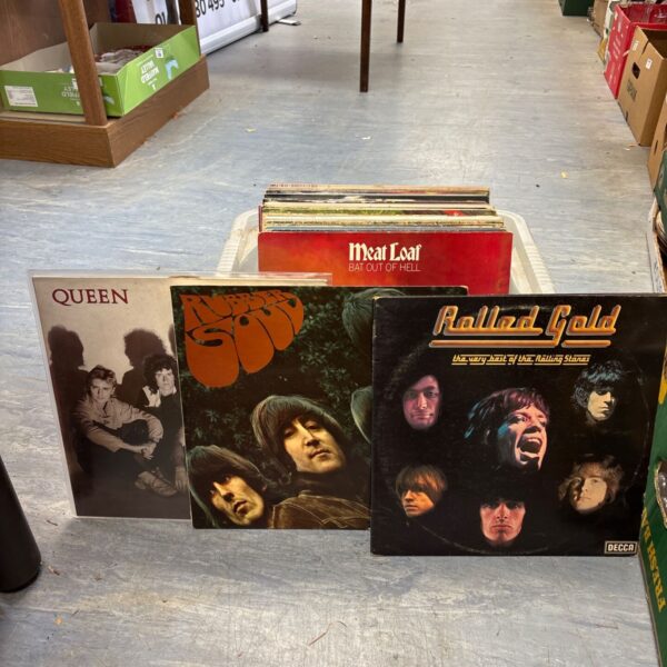 Mixed lot of vinyl records including Queen and Rolling Stones albums.