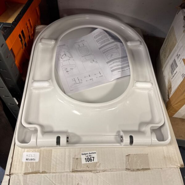 New white square toilet seat in original box with fittings.