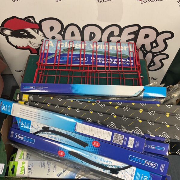Assorted wiper blades including Vista Pro, Starline, and Valeo brands.