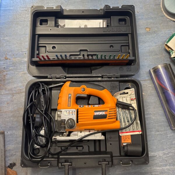 Worx jigsaw 6401 in open case with blades.