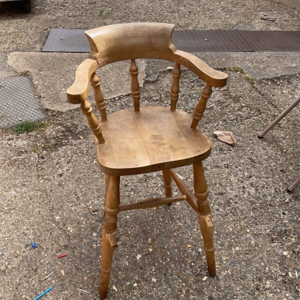 Antique 19th-century Smoker's Bow chair made of elm and beech wood.