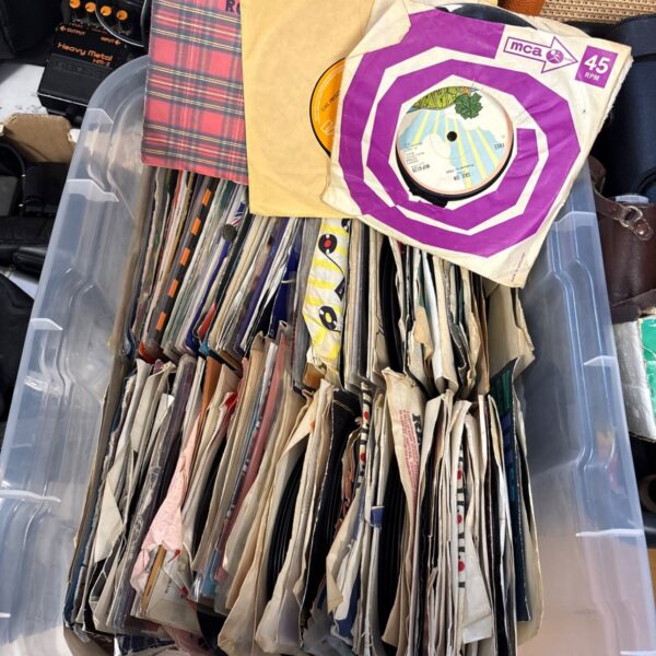 Lot of vintage 7 inch vinyl records, including a Rod Stewart single.