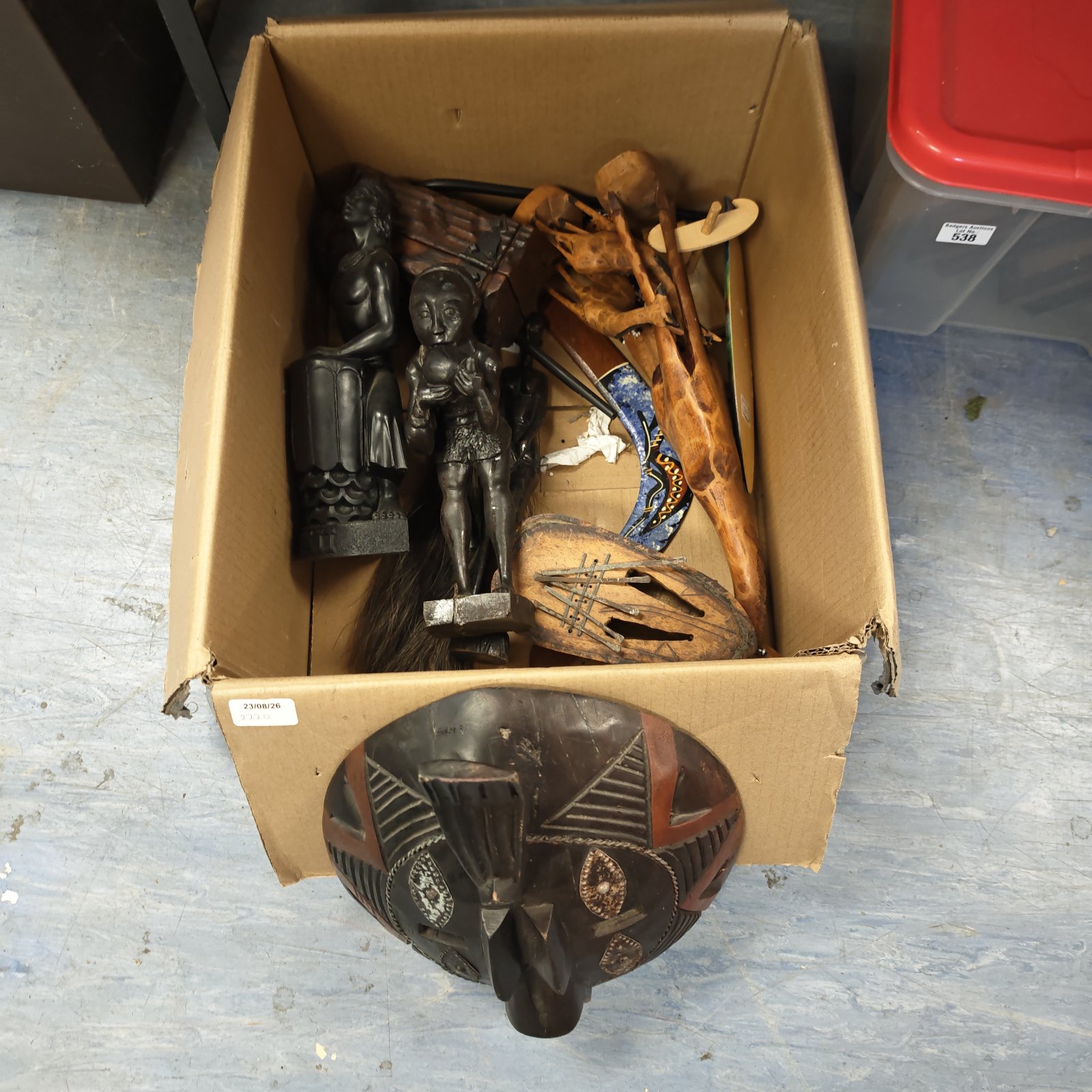 Lot of African wood sculptures and a mask for collectors.