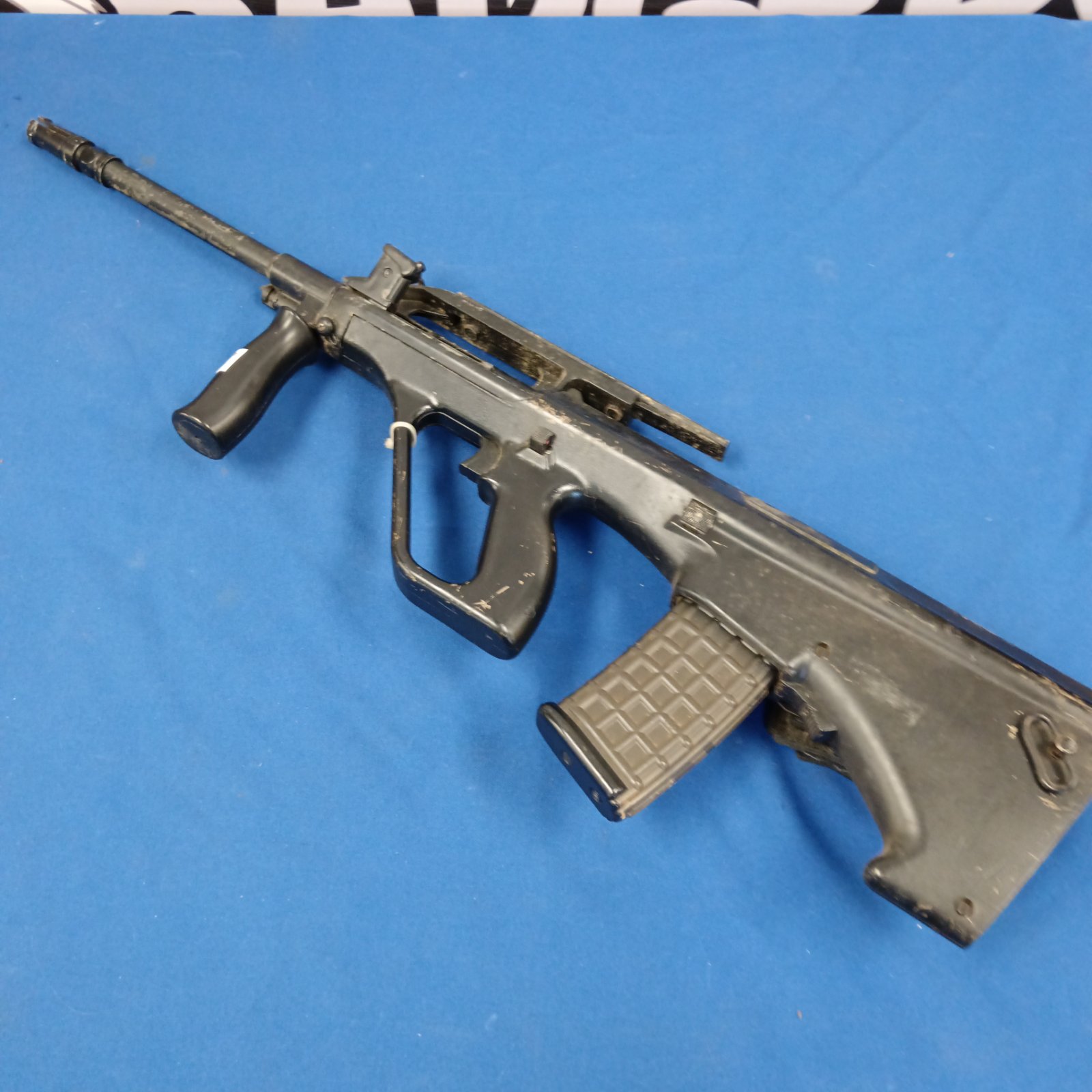Unbranded airsoft machine gun replica rifle for collectors.