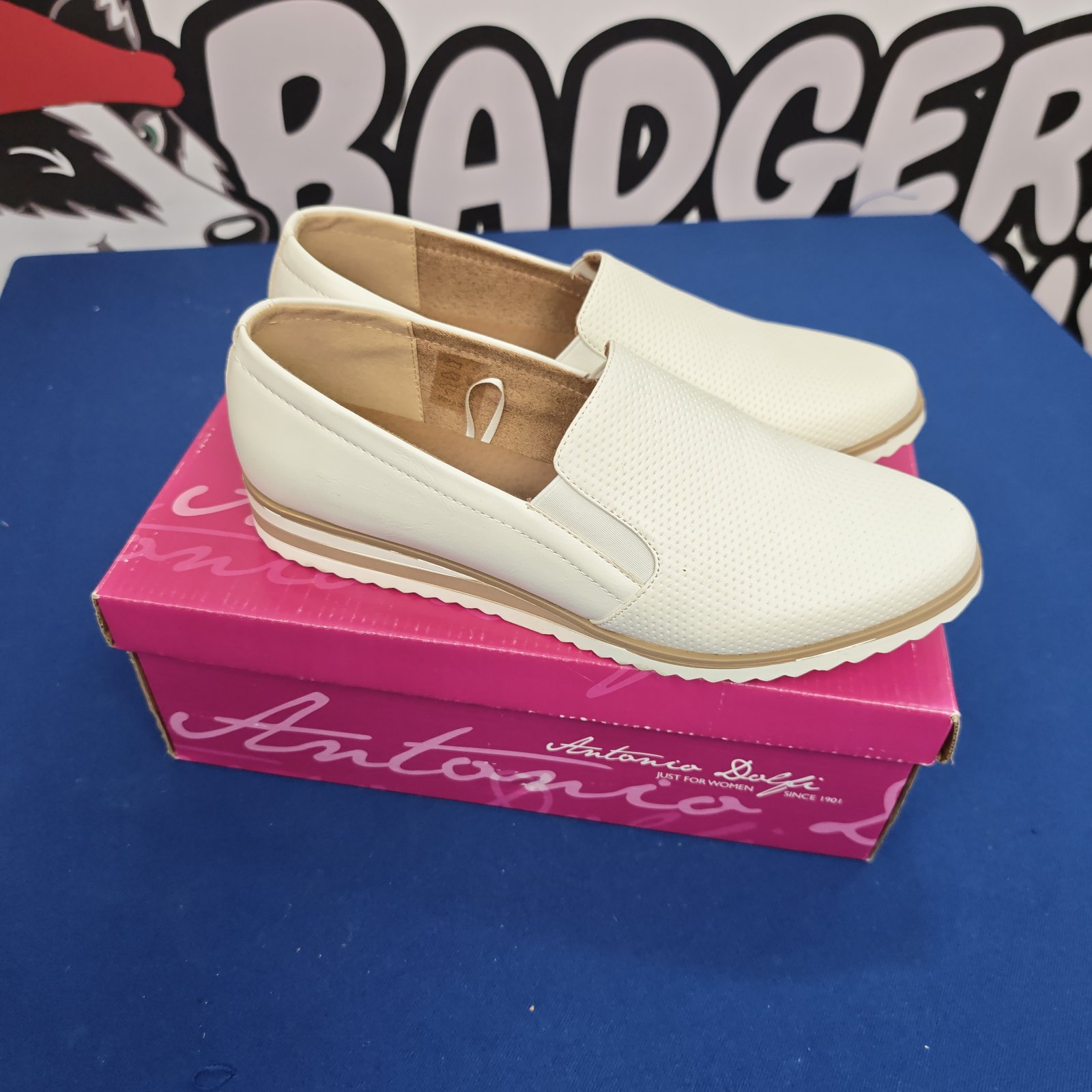 White Antanco Dolfi shoes size 40, casual leather footwear.