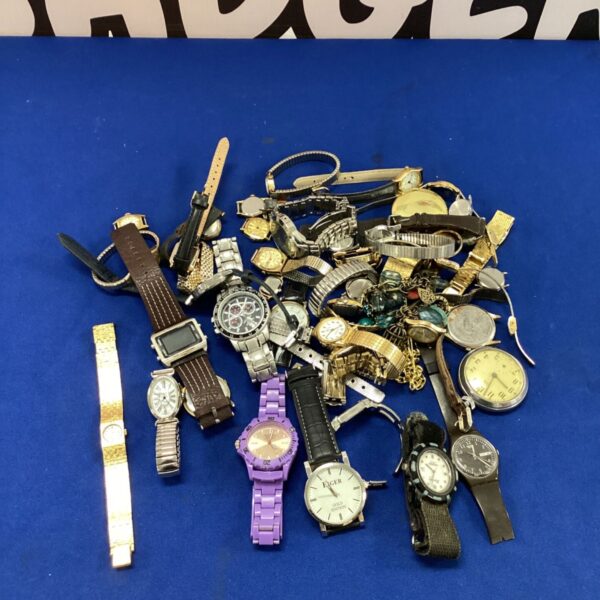 Assorted wristwatches in a mixed lot, vintage and modern styles.