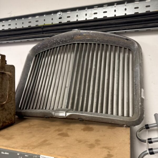 Vintage Austin Princess front grille with chrome bars.