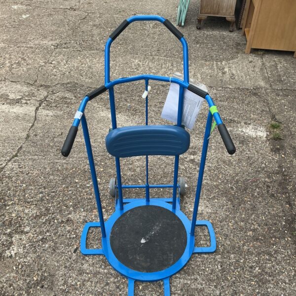 Blue orbital seater with knee support for patient assistance.