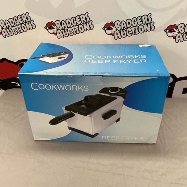 White CookWorks deep fryer with removable basket for home cooking.