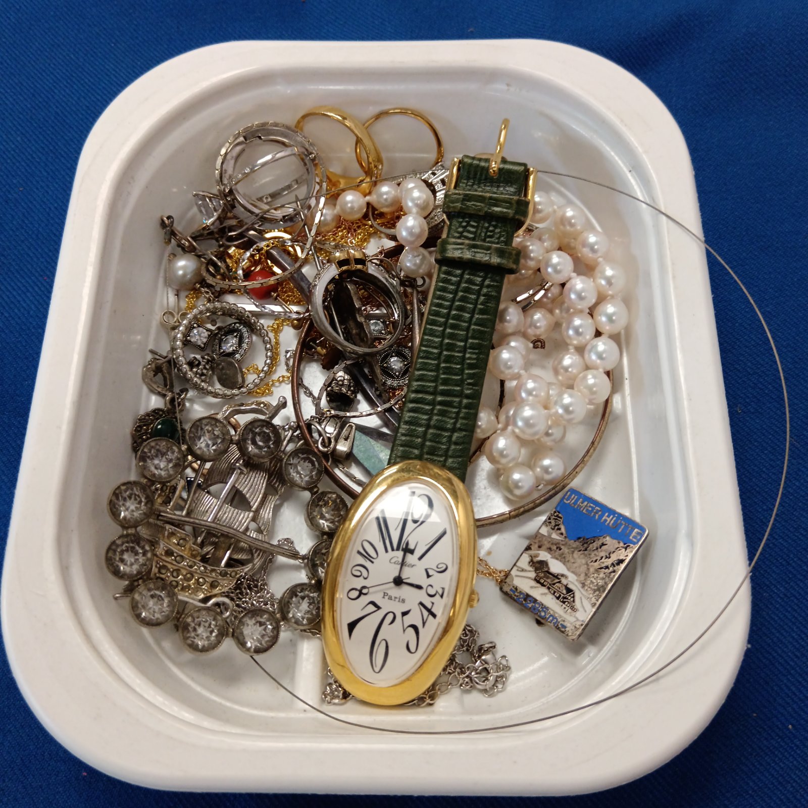 Tray of vintage costume jewellery and a ladies watch.