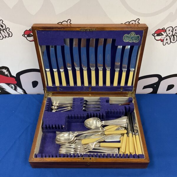 Elkington silver plate cutlery set with bone handles displayed in a wooden box.
