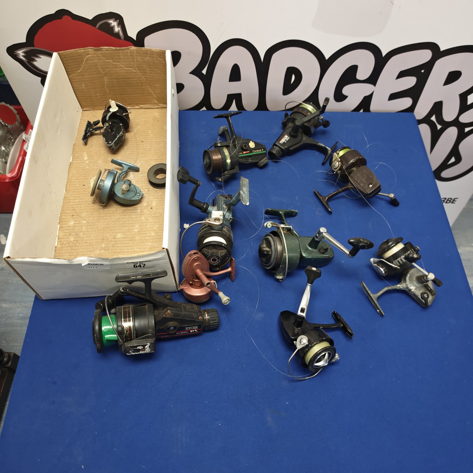 Mixed lot of vintage and modern fishing reels including Mitchell and Ryobi.