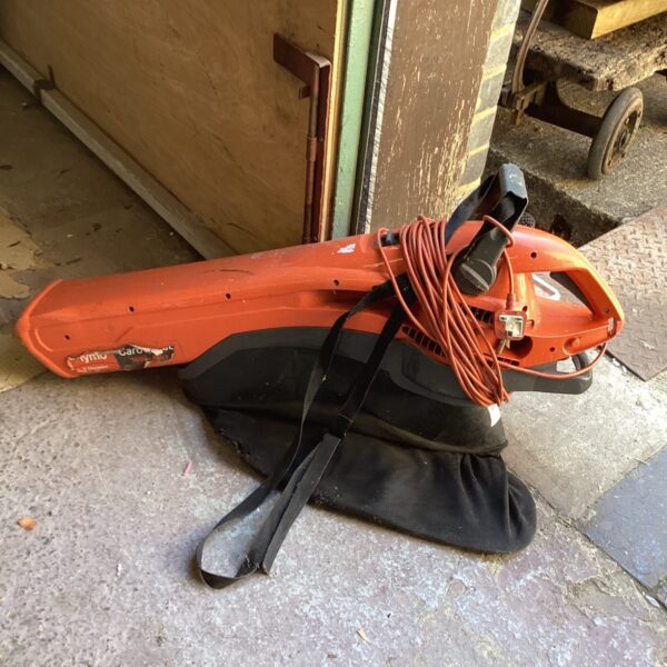 Flymo Garden Vac 1600 showing the collection bag and handle.