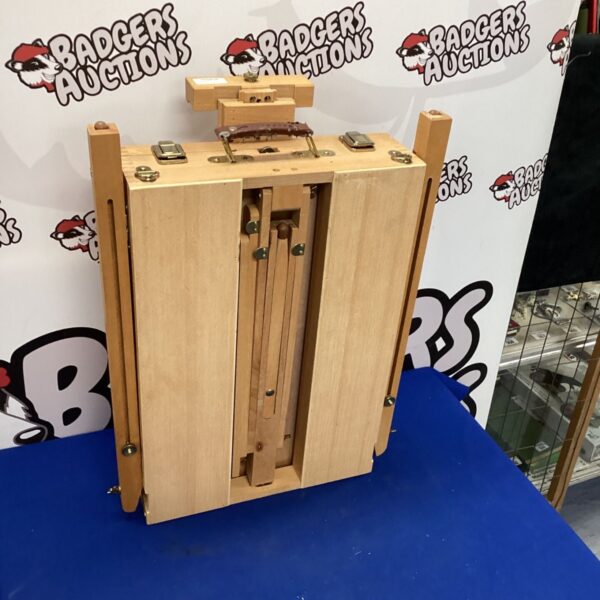 Wooden folding easel for artists, portable and adjustable.