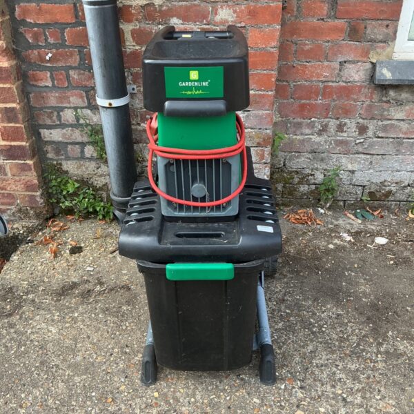 Gardenline GLLH 2544 electric garden shredder in used condition.