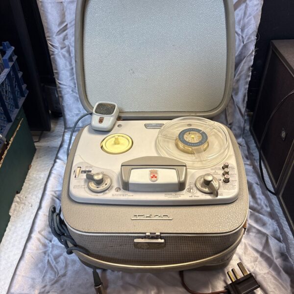 Vintage Grundig TK20 reel to reel tape recorder in grey.