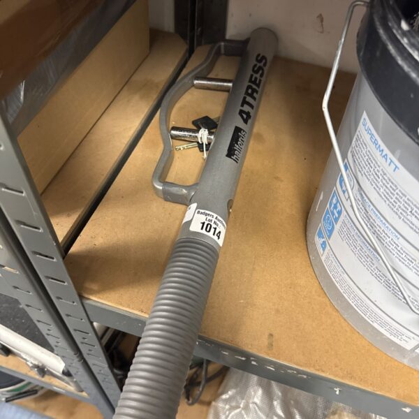 Halfords 4tress steering wheel lock with keys for car security.