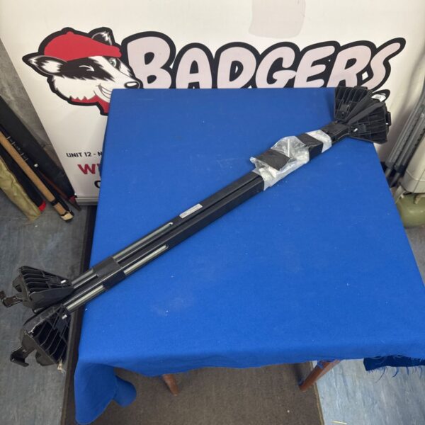 Pair of black Halfords extendable roof bars for vehicle roof storage.