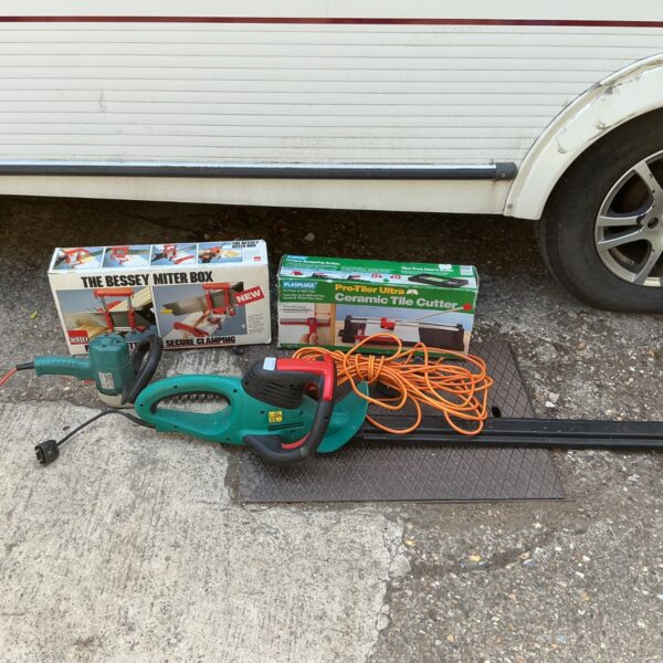 Lot of garden and DIY tools including hedge trimmers and tile cutter.